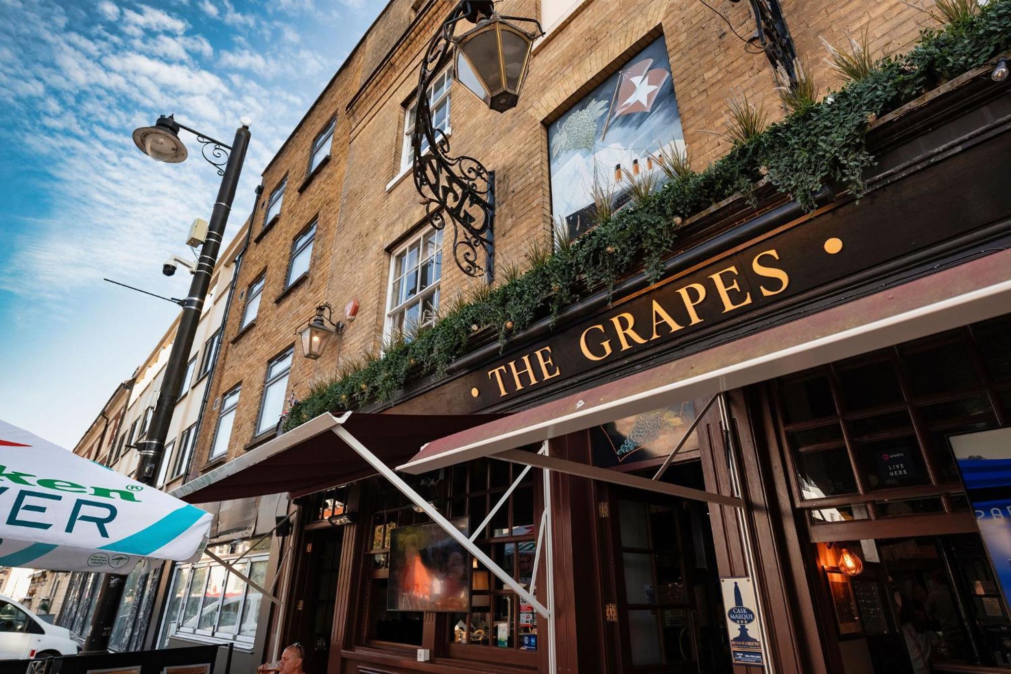 ホテル The Grapes Pub サウサンプトン エクステリア 写真