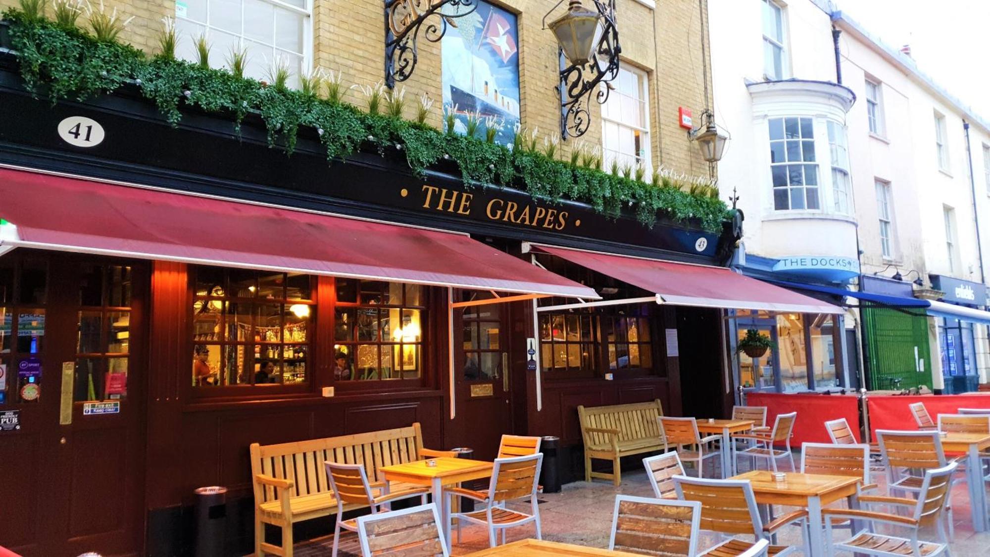 ホテル The Grapes Pub サウサンプトン エクステリア 写真